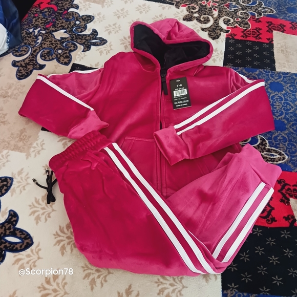 Z Fashion Other - 2 Piece Sweatsuit Lining/Hoodie/Joggers Fall/Winter Size 7-9 For Girls Toddler